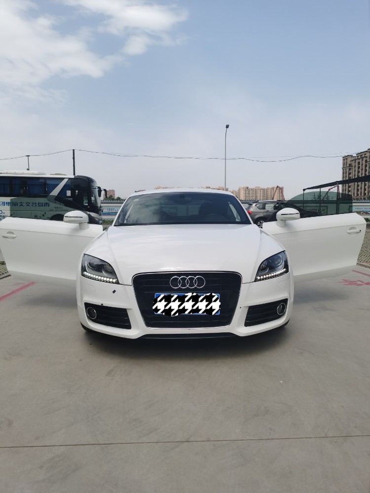 青岛13年奥迪TT9