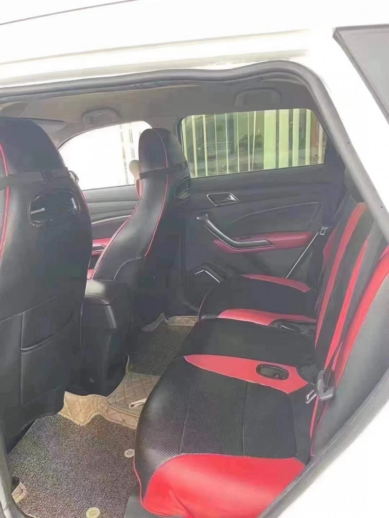 深圳18年獵豹汽車CS92