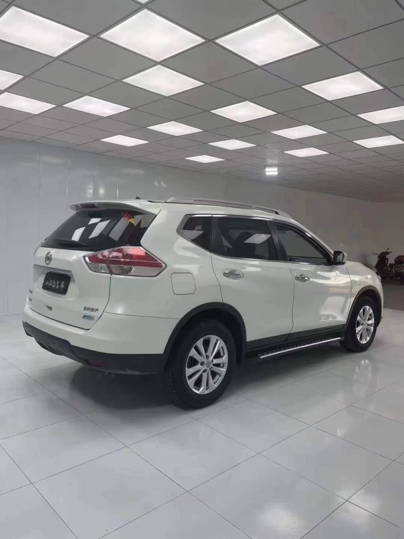 成都15年日产奇骏3