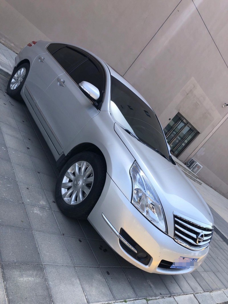 營口11年日產天籟3