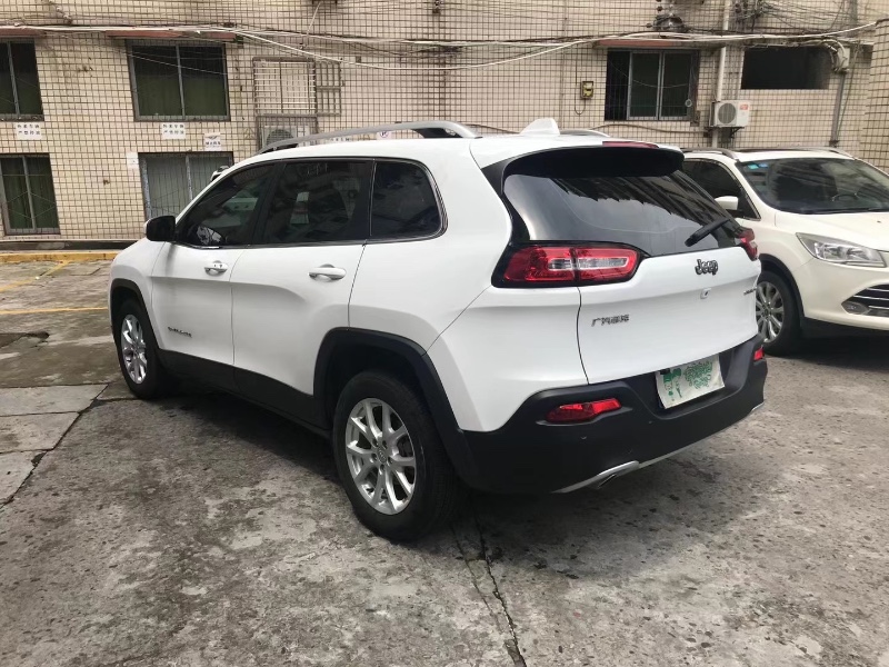 重慶20年Jeep自由光4