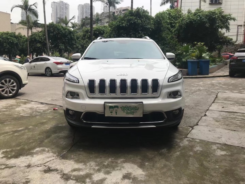 重慶20年Jeep自由光8