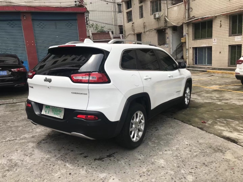 重慶20年Jeep自由光2