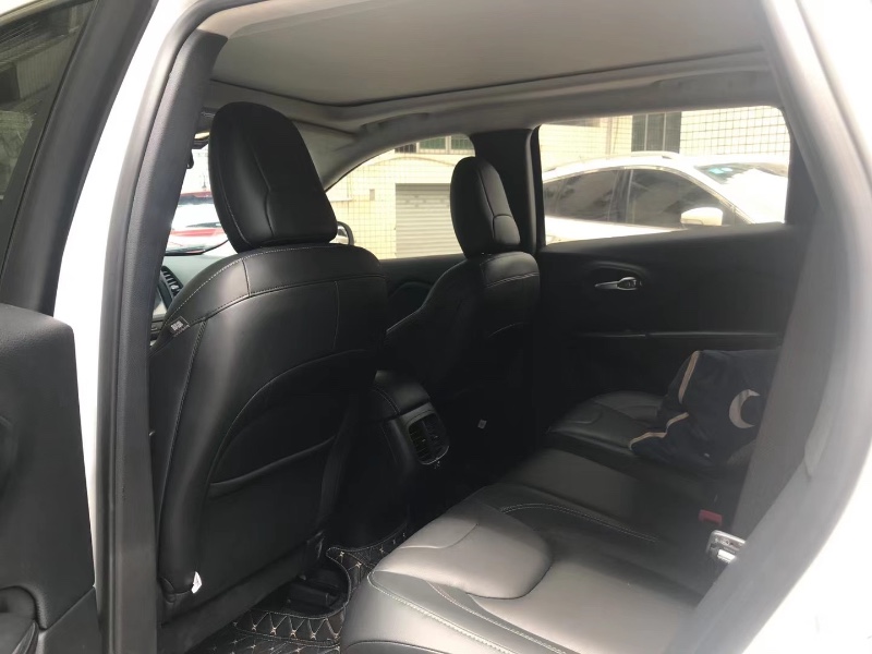 重慶20年Jeep自由光1