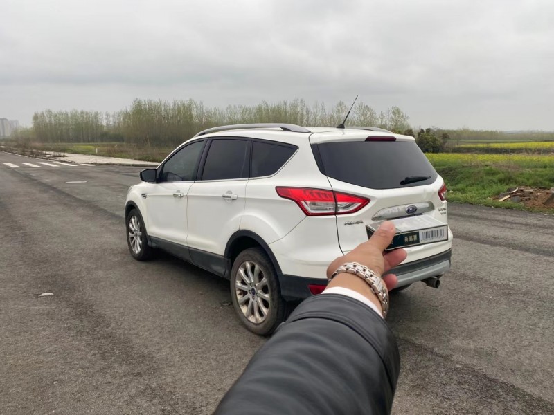 武汉14年福特翼虎6