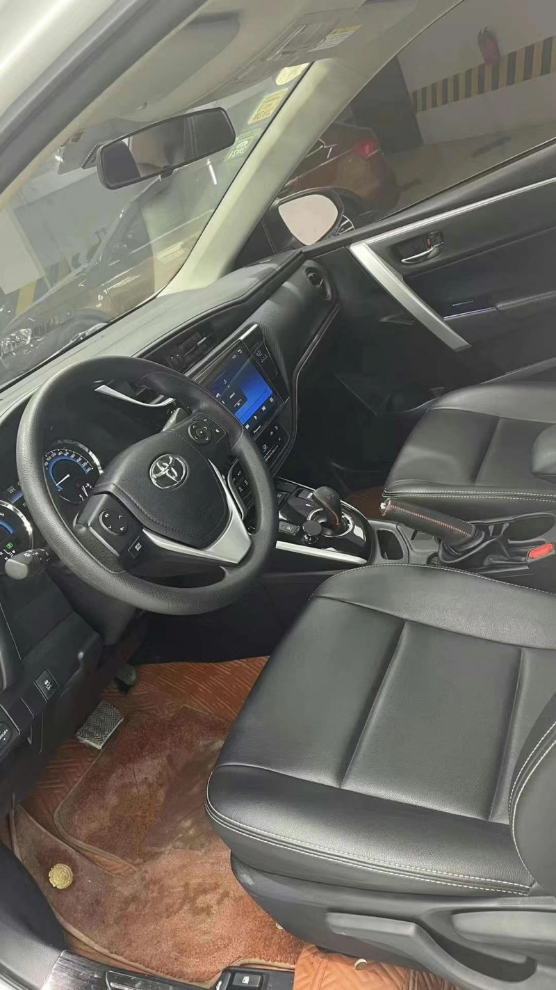 成都18年丰田雷凌6