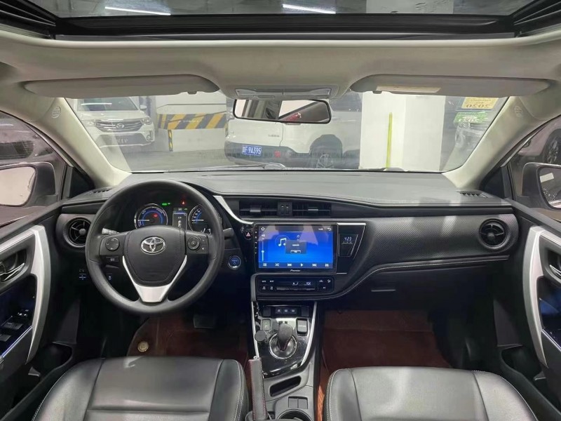 成都18年丰田雷凌5