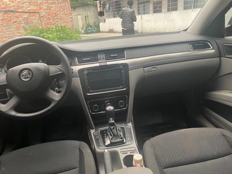 成都14年斯柯达昊锐6