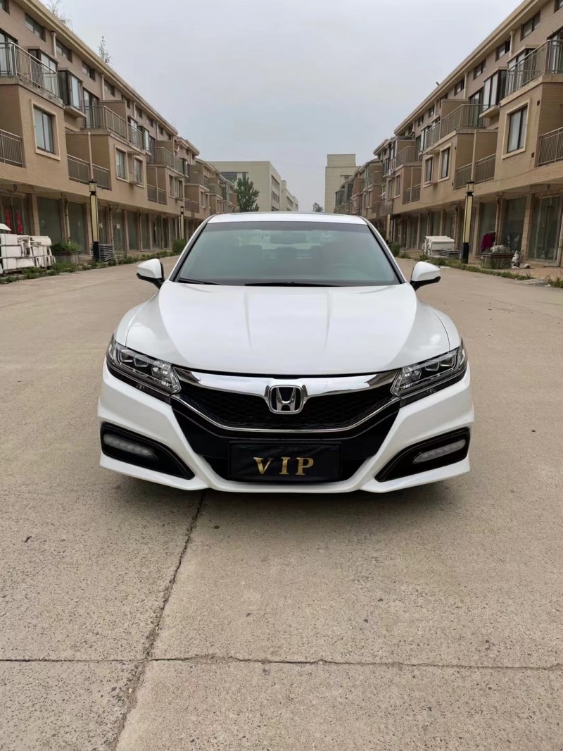 徐州16年本田思铂睿1