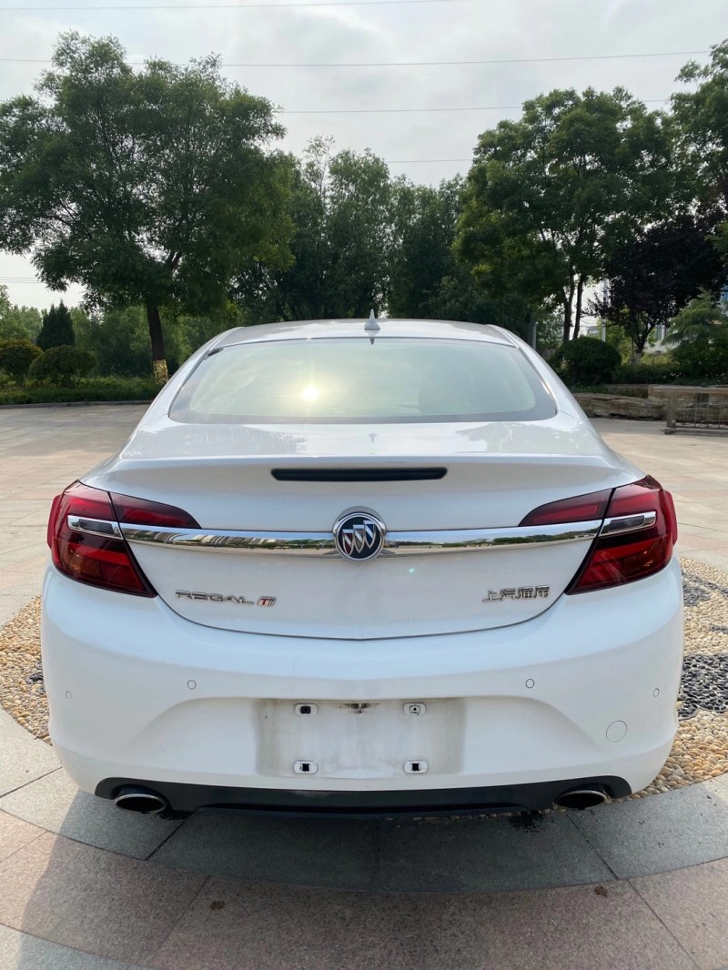 青岛16年别克君威1