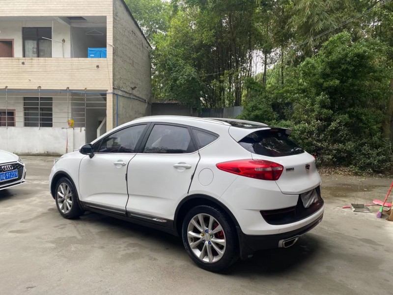 成都17年吉利帝豪GS2