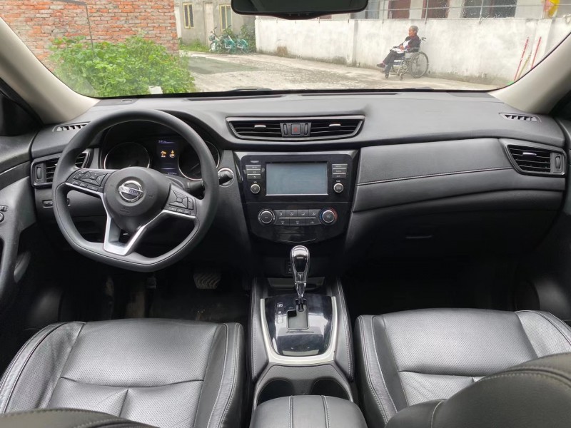 成都17年日产奇骏5