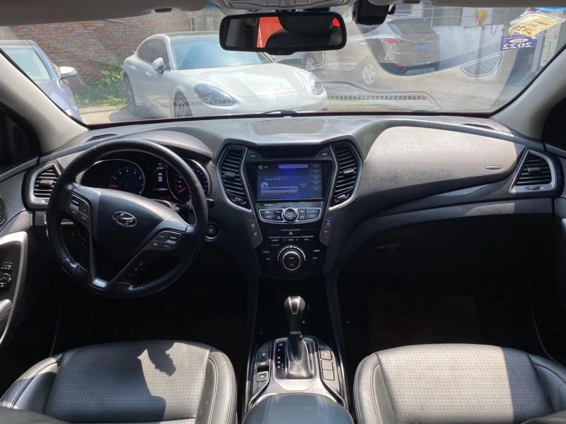 成都14年现代新胜达5