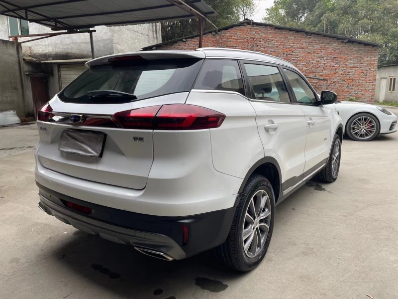 成都19年吉利博越8