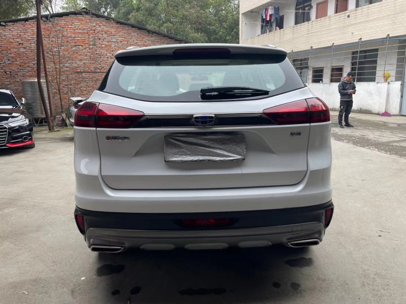 成都19年吉利博越9