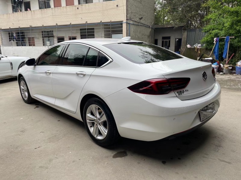 成都19年别克君威8