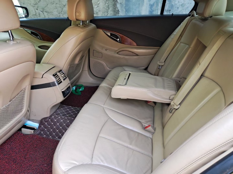 青岛11年别克君越8