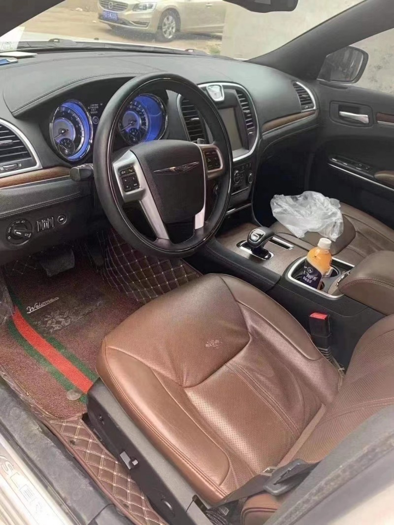 泰安15年克萊斯勒300C4