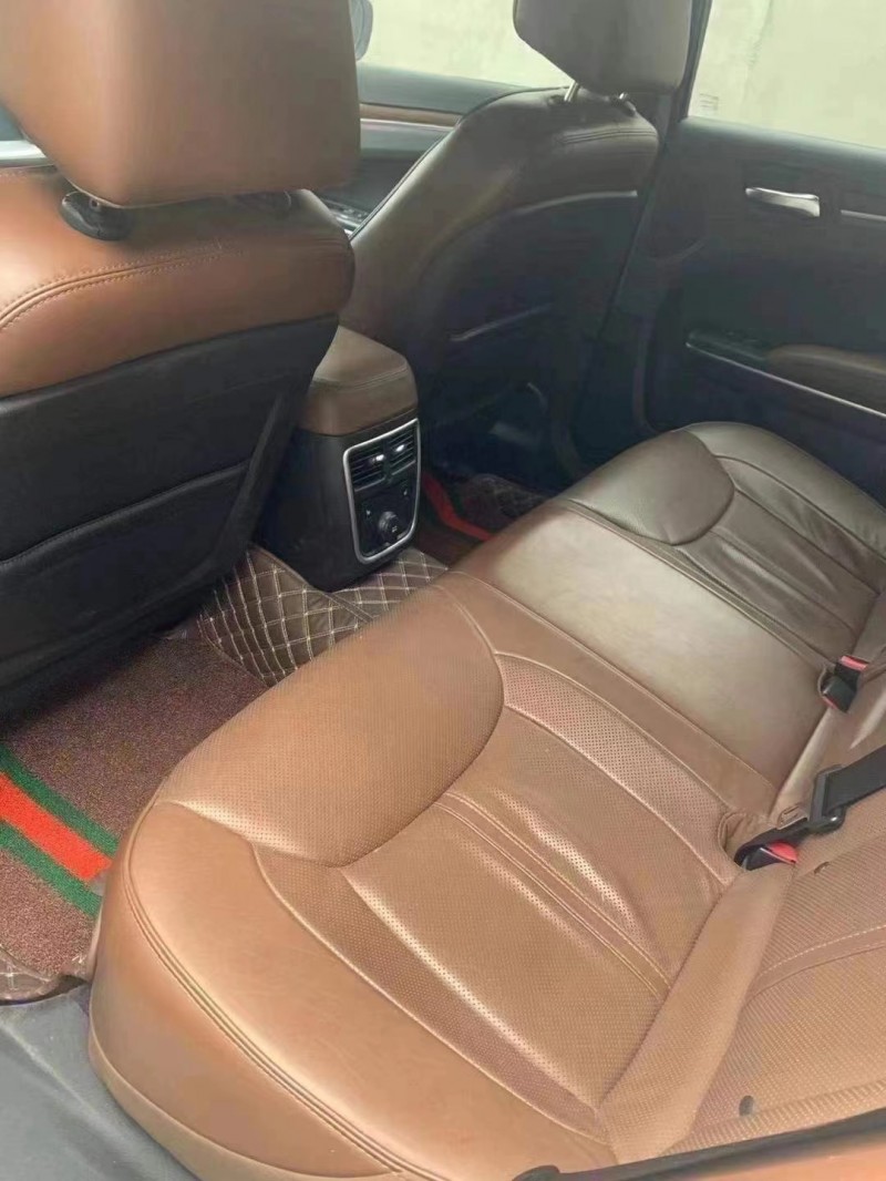 泰安15年克萊斯勒300C5