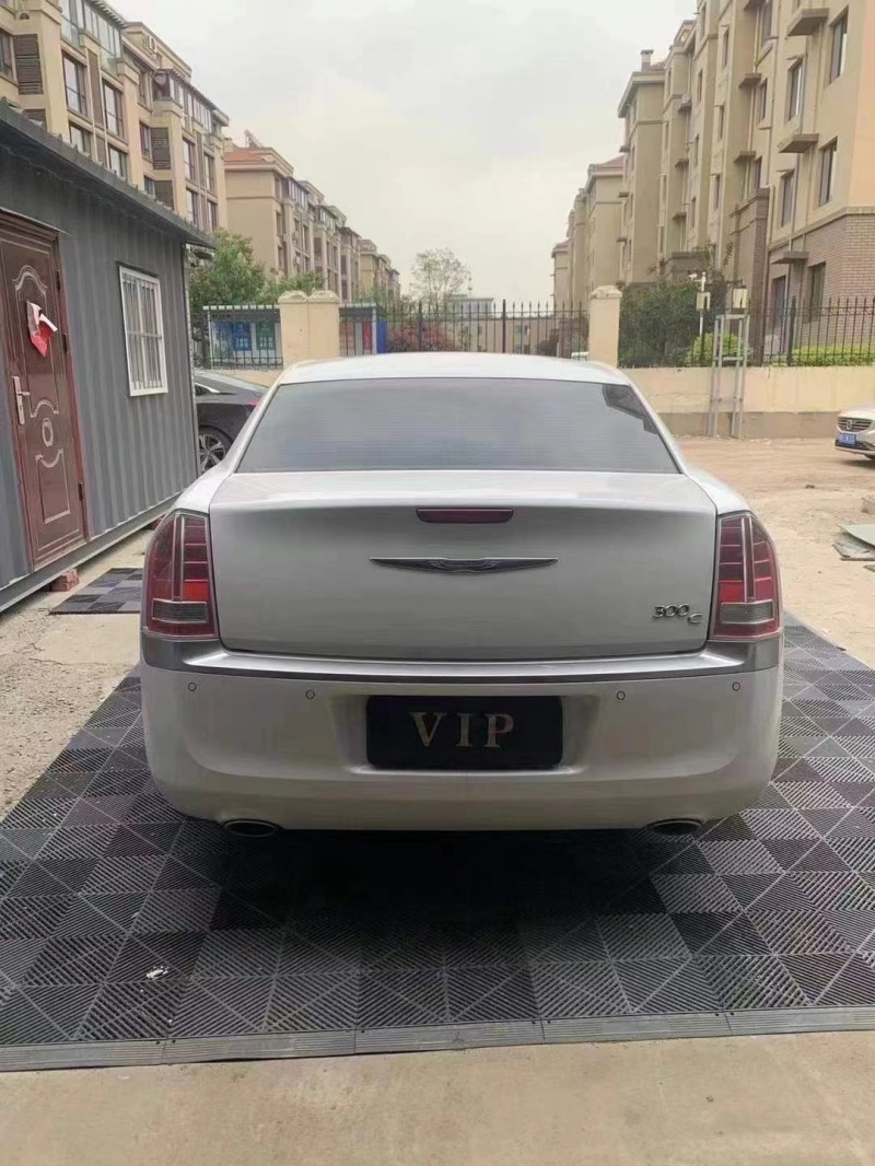 泰安15年克萊斯勒300C8