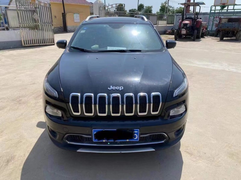 安慶18年Jeep自由光1