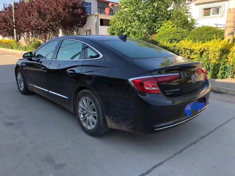 泰安17年别克君越2