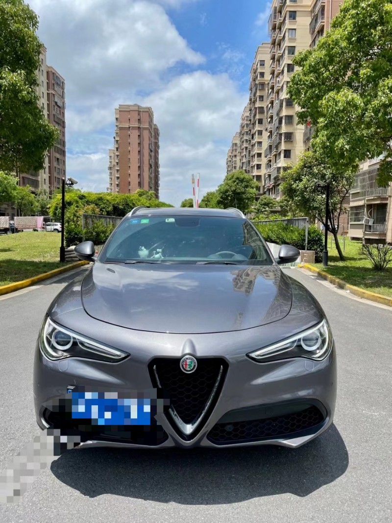 上海17年阿爾法·羅密歐Stelvio1