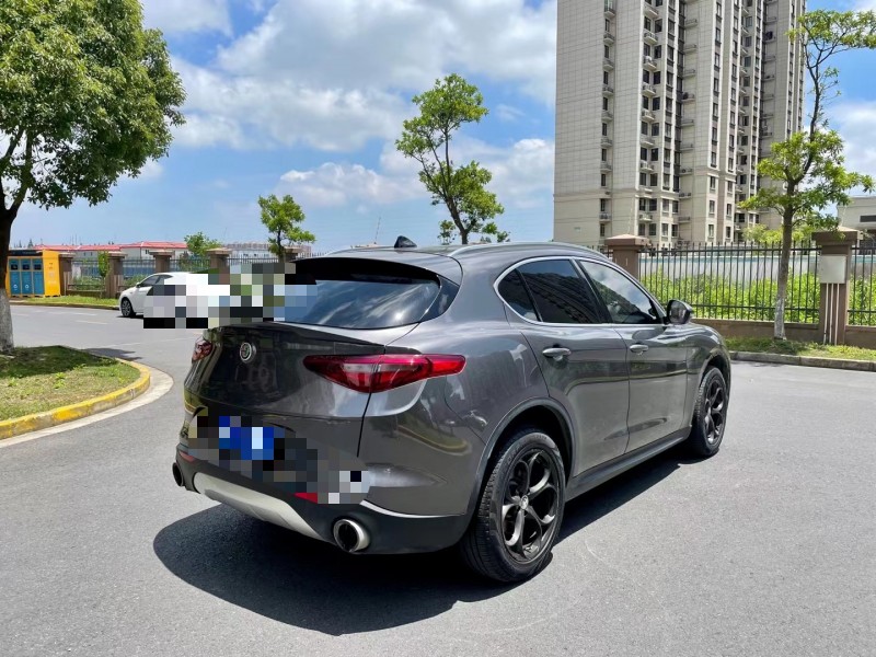上海17年阿爾法·羅密歐Stelvio7