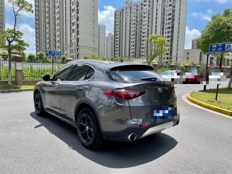上海17年阿爾法·羅密歐Stelvio8
