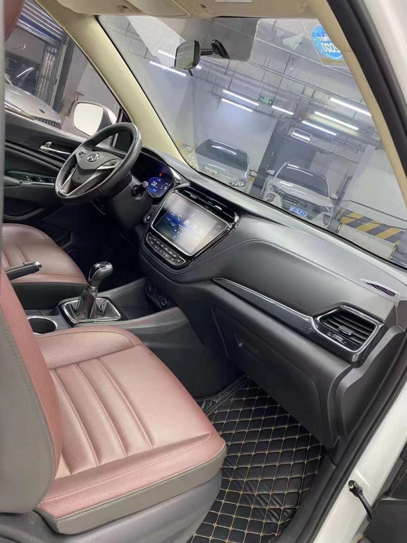 成都17年长安汽车欧尚7