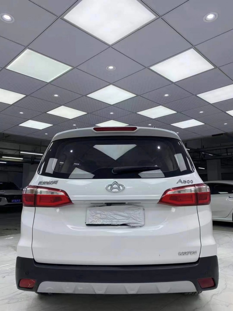 成都17年长安汽车欧尚9