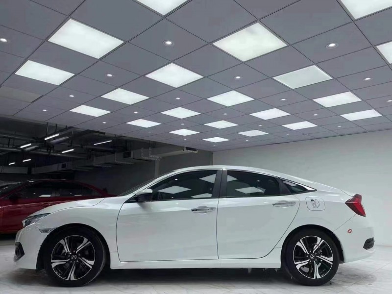 成都19年本田思域3