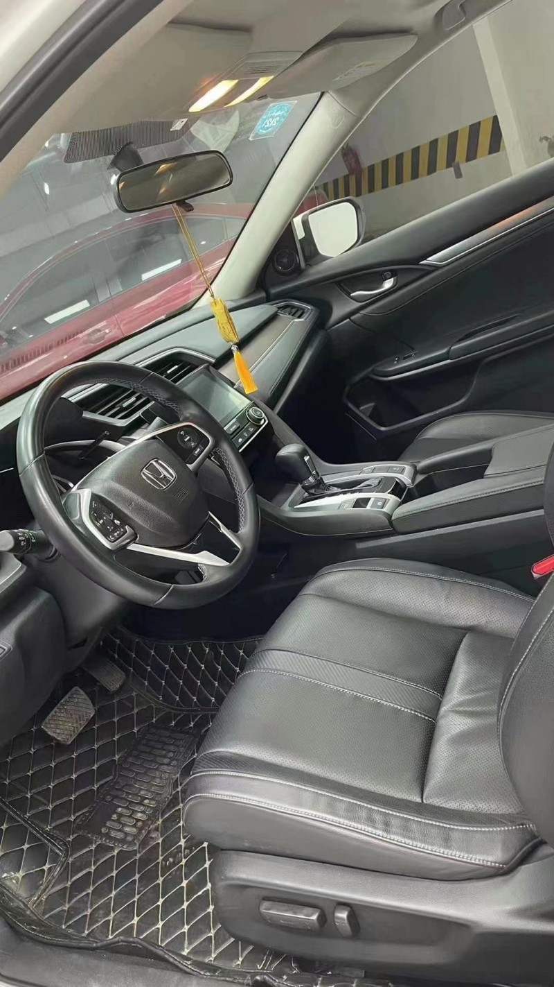 成都19年本田思域4