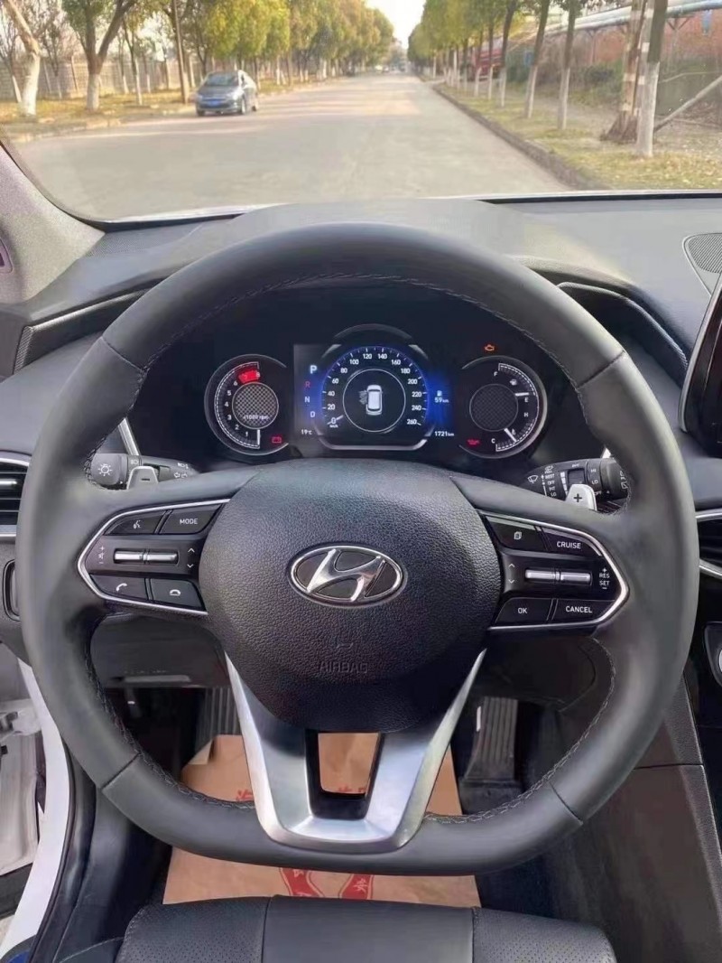 武汉20年现代新胜达4