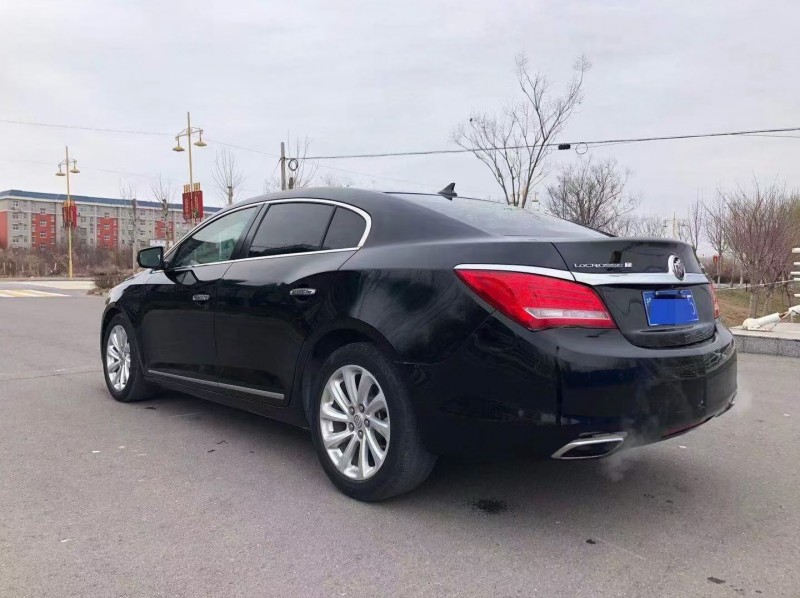 邢台15年别克君越5