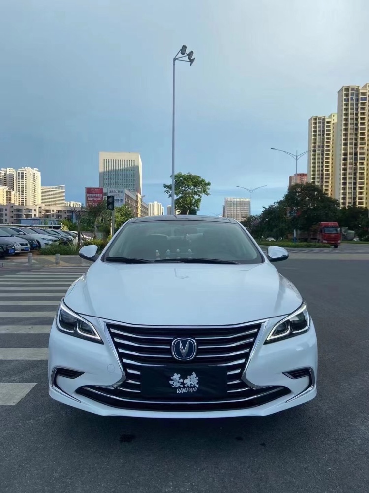 南寧19年長安汽車睿騁CC1