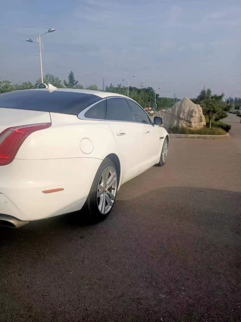 泰安13年捷豹XJ8
