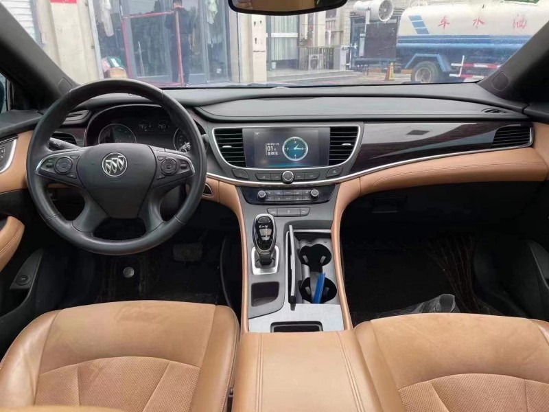 泰安17年别克君越4