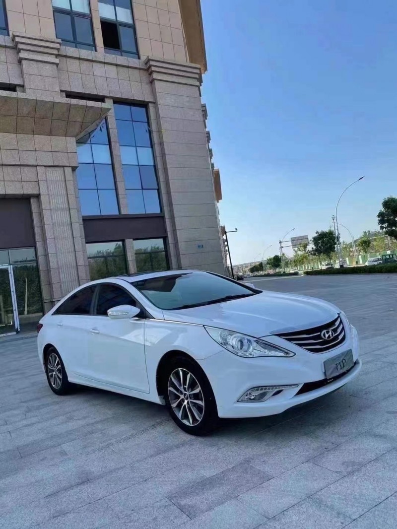 保定13年现代索纳塔八2