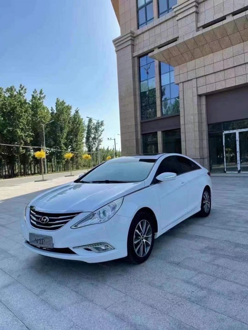 保定13年现代索纳塔八3