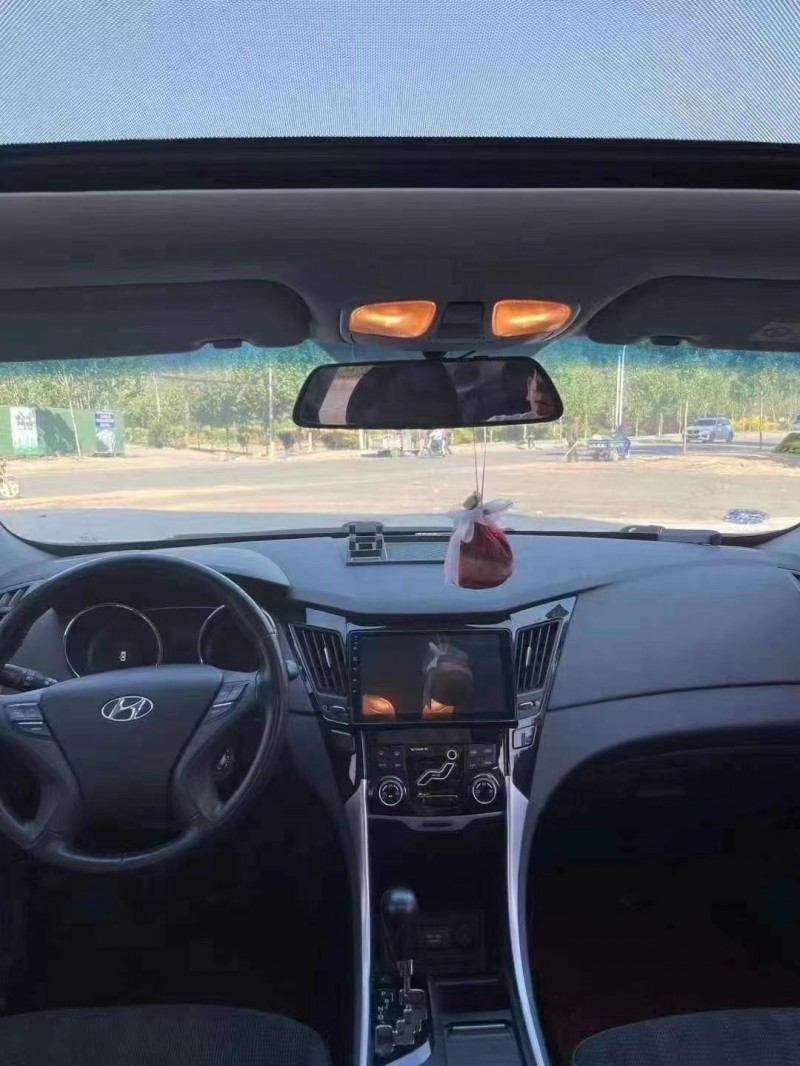 保定13年现代索纳塔八5