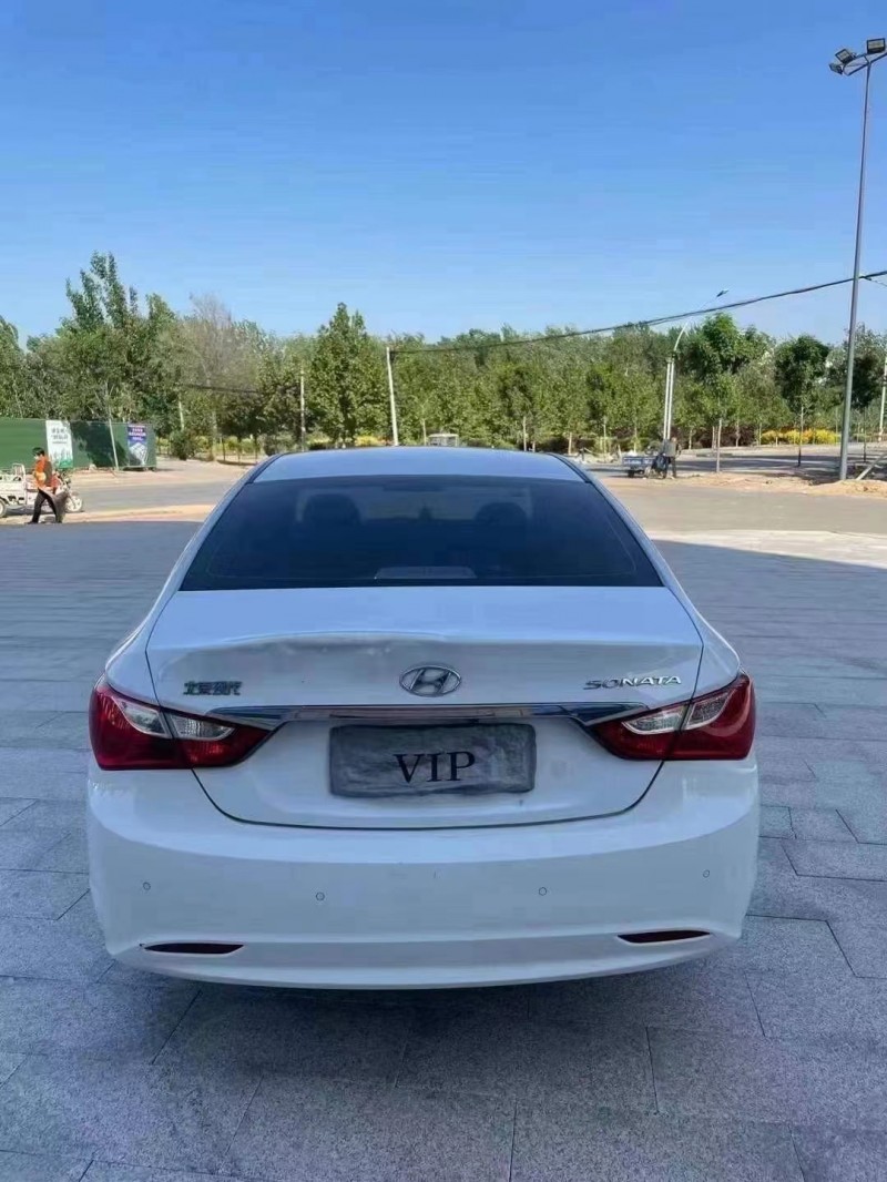 保定13年现代索纳塔八9