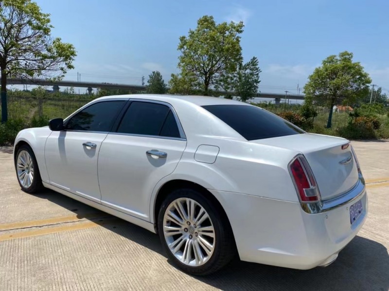 盐城16年克莱斯勒300C4