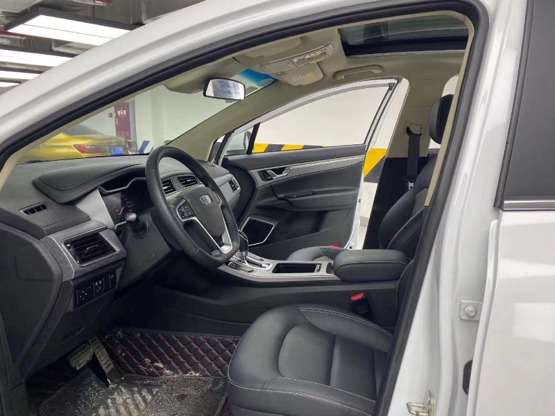 成都19年吉利GS4