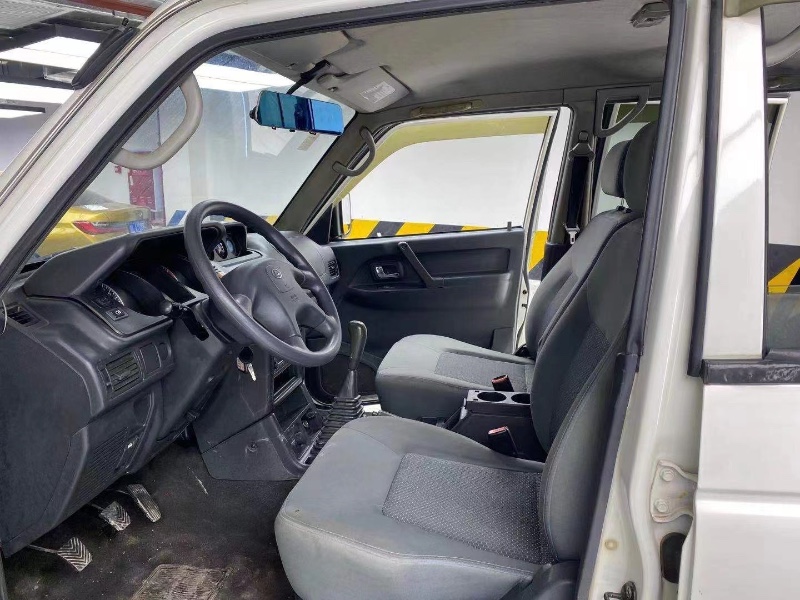 成都14年獵豹汽車黑金剛4