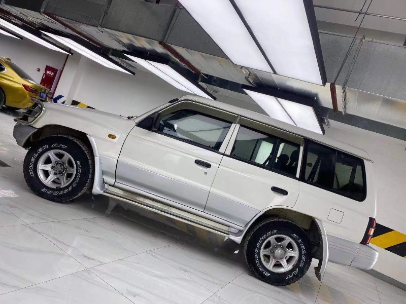 成都14年獵豹汽車黑金剛2