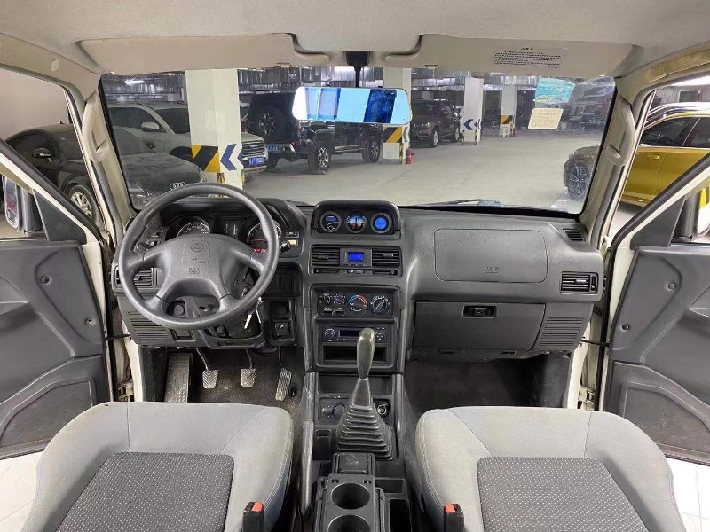 成都14年獵豹汽車黑金剛7