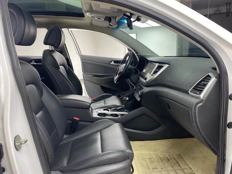 成都15年现代途胜4