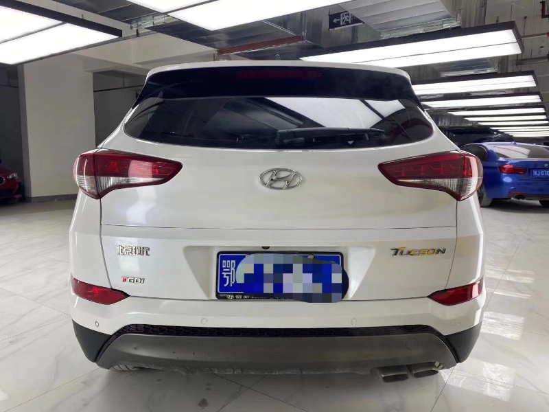 成都15年现代途胜5