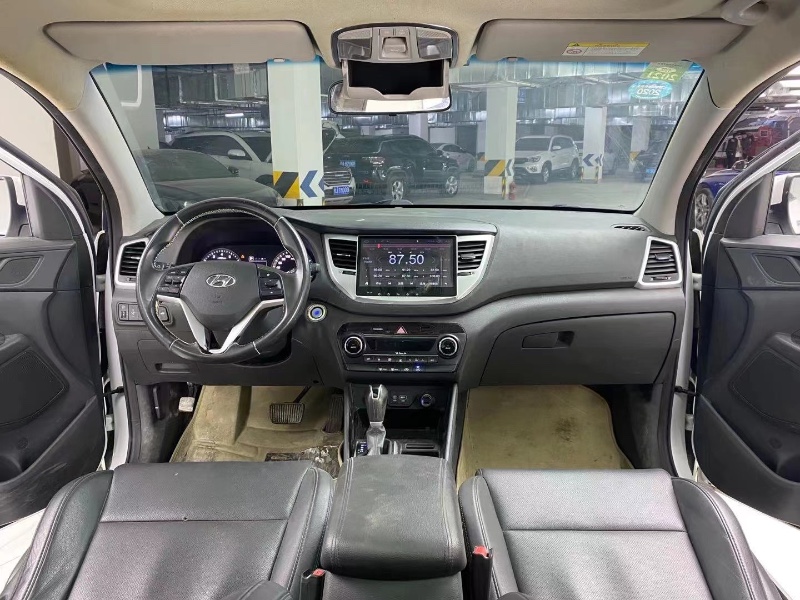 成都15年现代途胜6